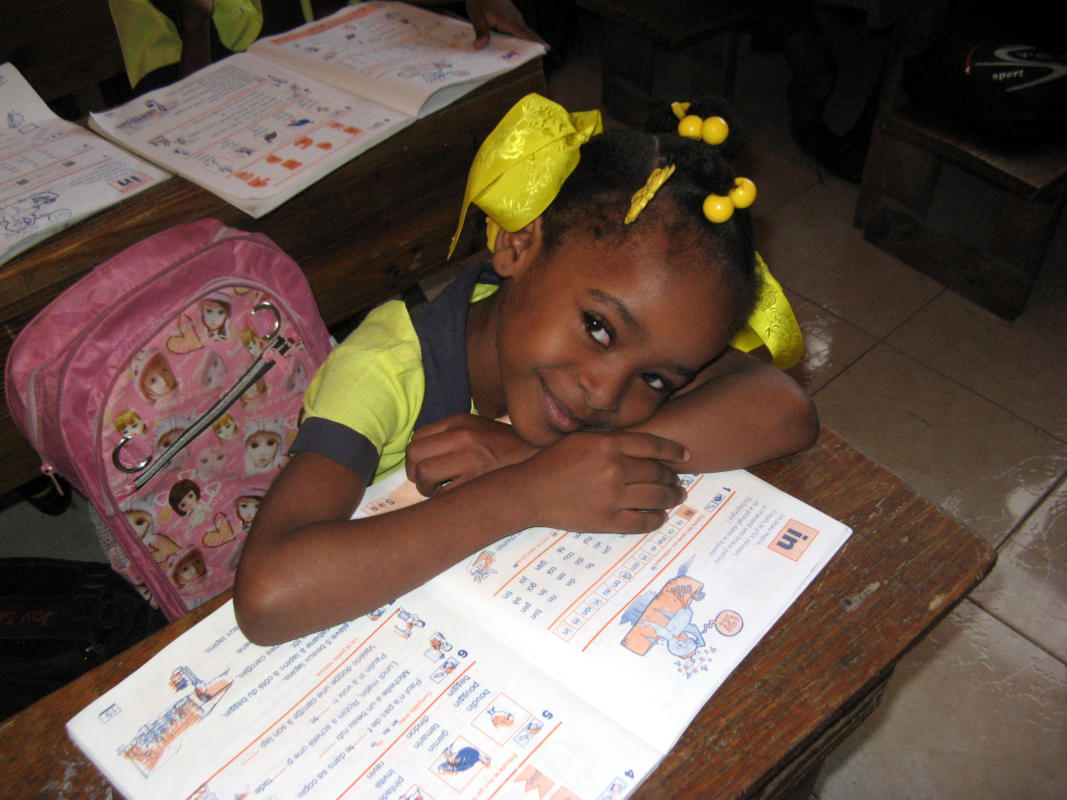 Schülerin in Haiti